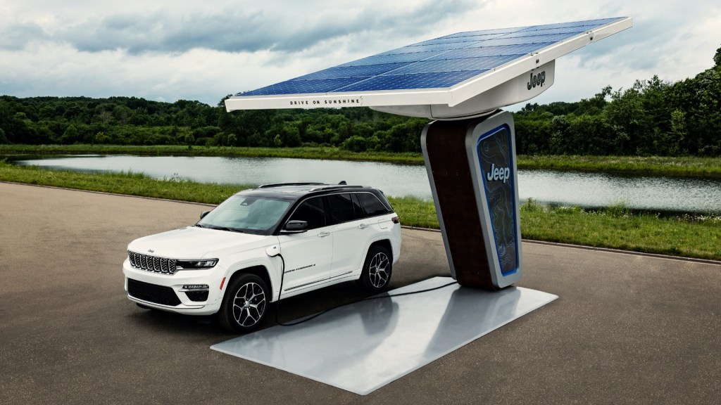 The 2022 Jeep® Grand Cherokee 4xe charging