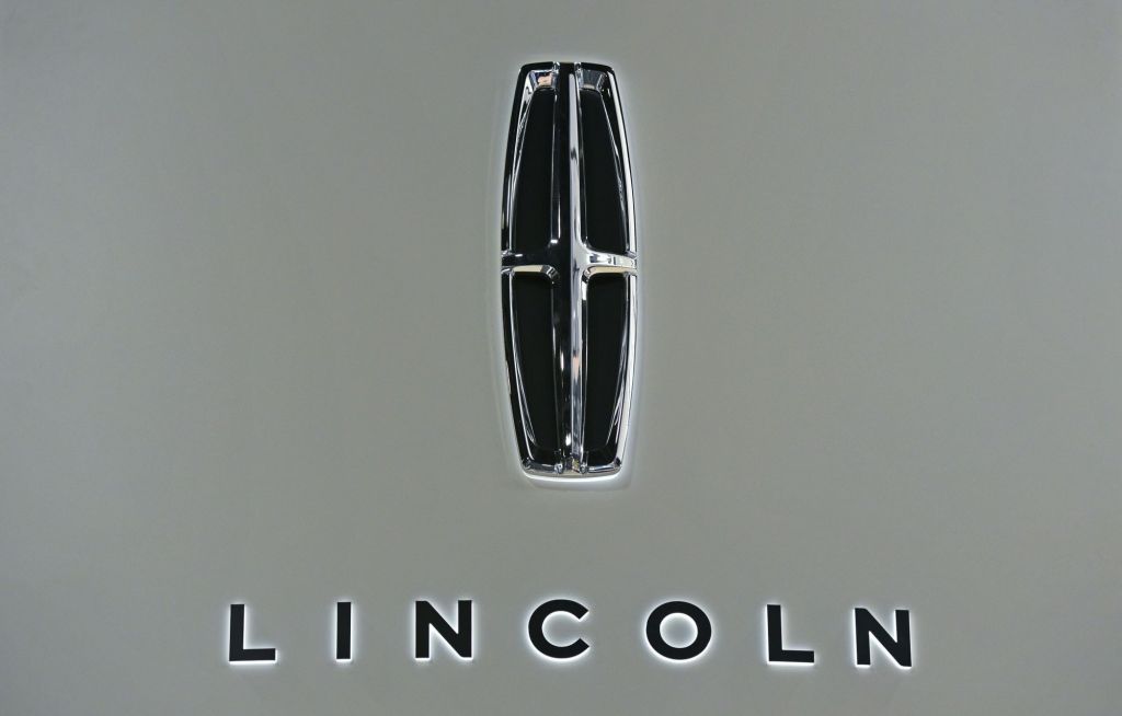 Lincoln logo with the brand name written below it on a grey background.