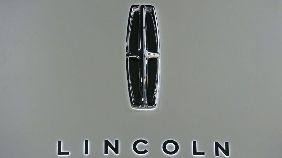 Lincoln logo with the brand name written below it on a grey background.