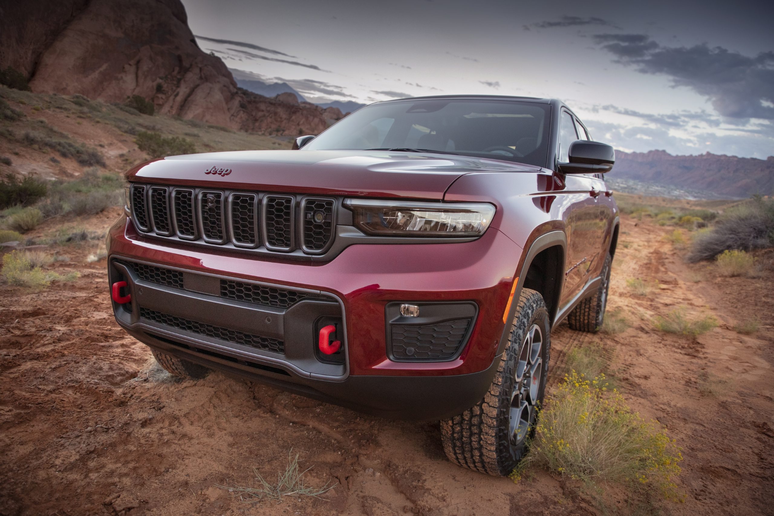 Is the 2022 Jeep Grand Cherokee 4xe Better Than the Wrangler?