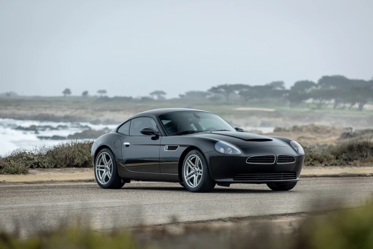 Smit Vehicle Engineering "Oletha" based on the BMW Z8. Shown here in black photographed on a patch of asphalt with a beach in the background.