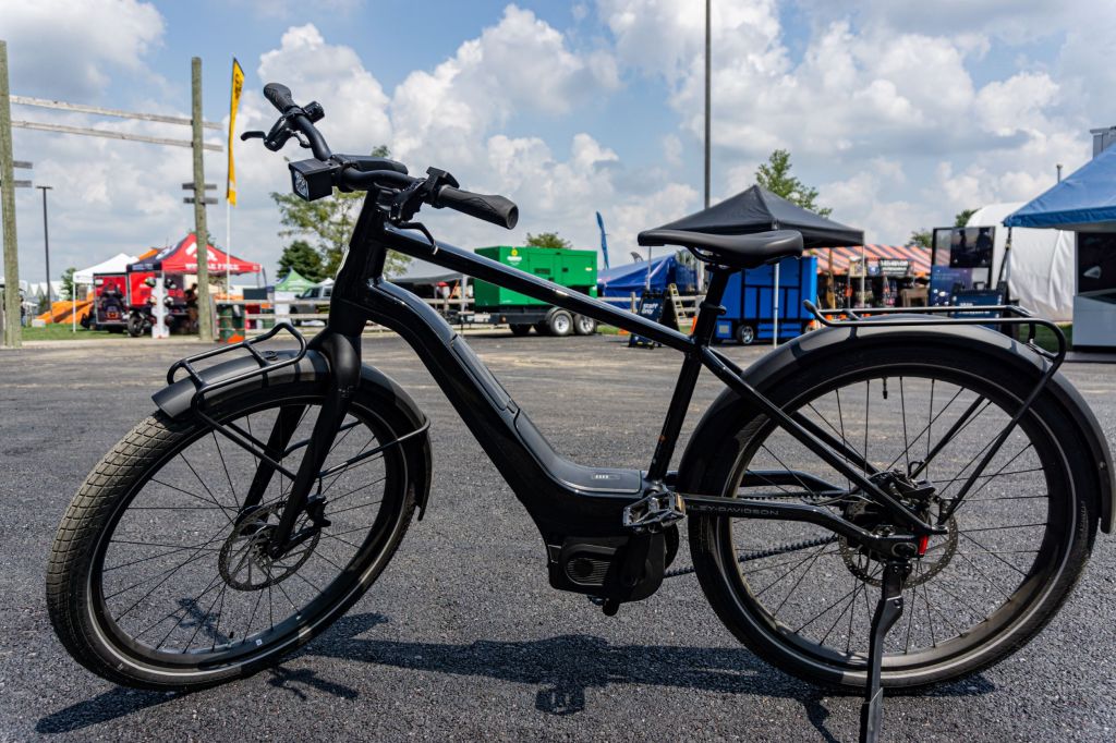 The side view of a black Serial 1 RUSH/CTY SPEED ebike in a parking lot