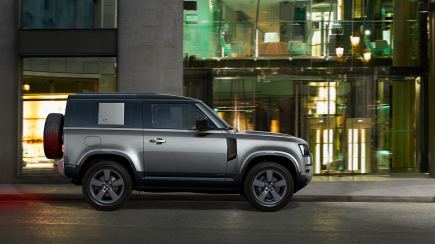 The Next-Generation Land Rover Defender Will Offer an Ultra-Luxurious Model