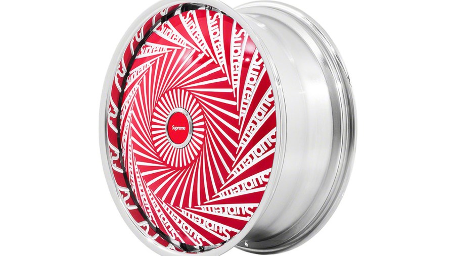 Supreme DUB Spinner Rim against a white background from a front 3/4ths view.