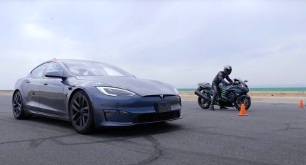 Is the Tesla Model S Plaid Fast Enough to Beat a Suzuki Hayabusa in a Drag Race?