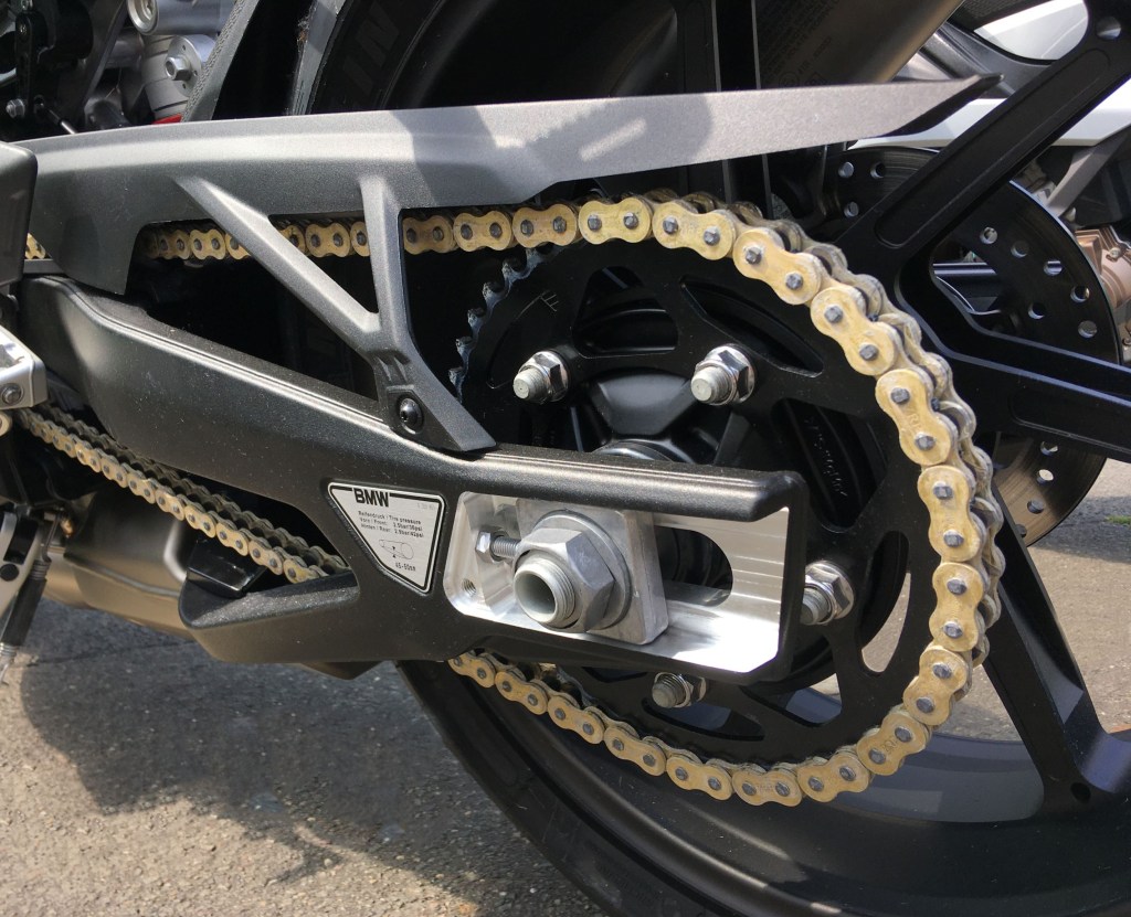 The gold-linked BMW M Endurance chain mounted on a 2021 S 1000 RR