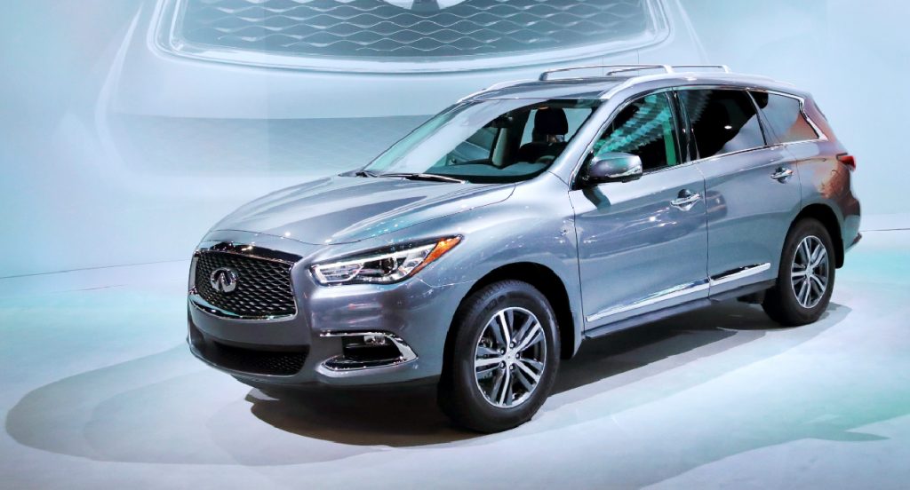 A silver Infiniti QX60 is being displayed.