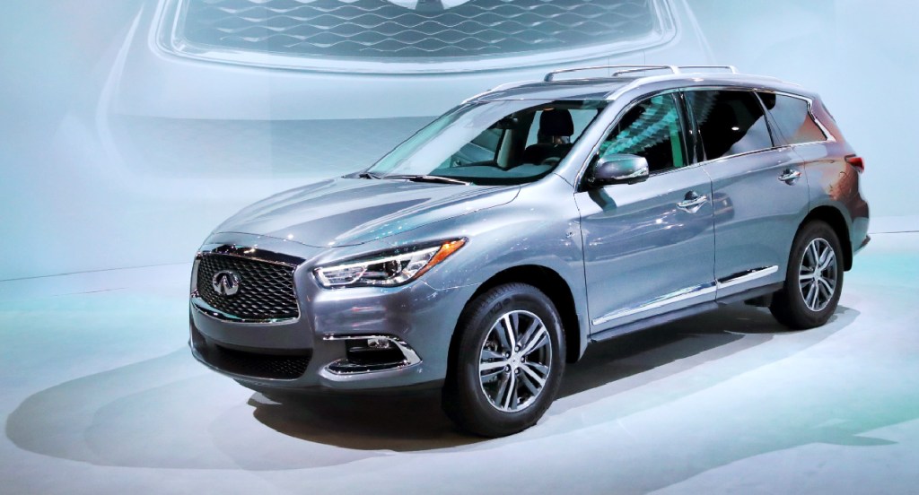 A silver Infiniti QX60 is being displayed. 