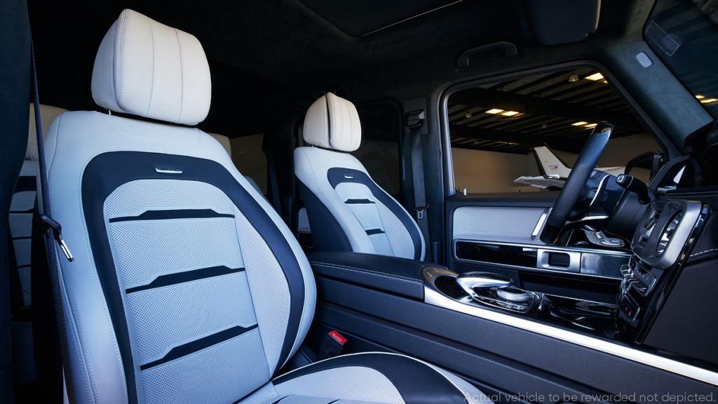 White and black seats in Mercedes-AMG G 63