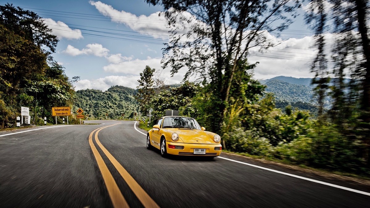 911 Carrera RS Driving in the mountains