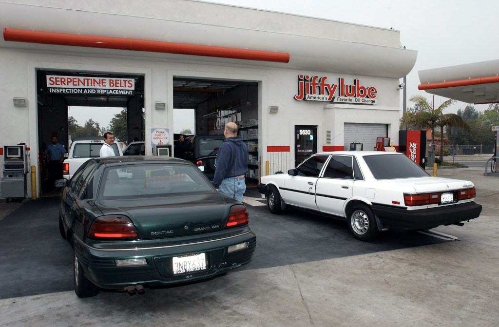 Cars line up for an oil change at a jiffy lube business
