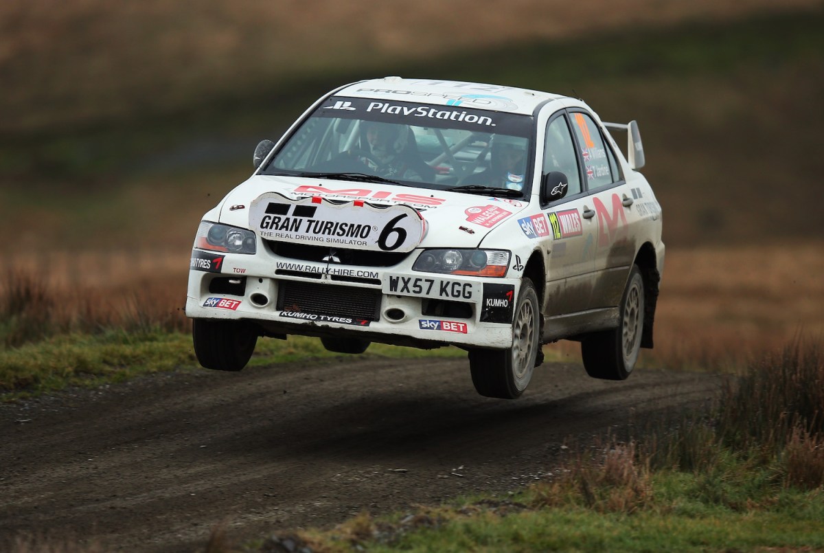 Mitsubishi lancer evolution ix at a rally race