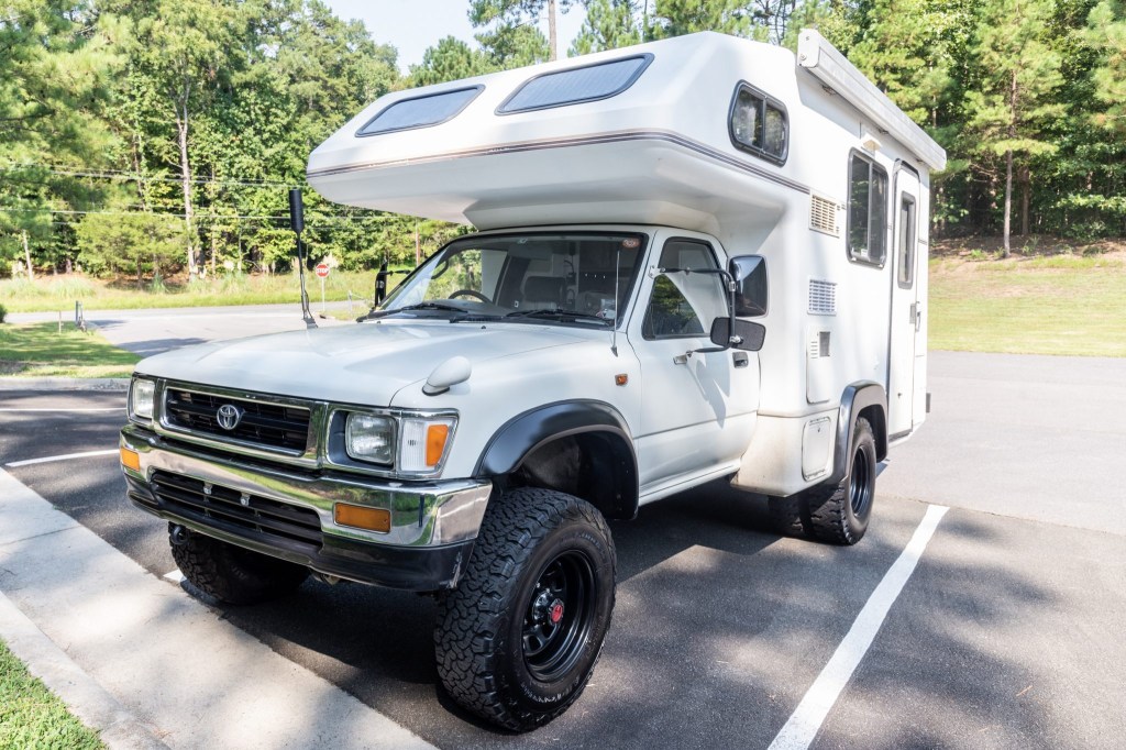 1994 Toyota Galaxy 4x4 overland camper is way cooler than a 2022 Toyota Tacoma