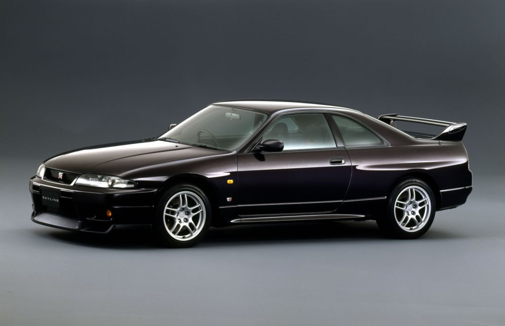 A dark-purple 1995 R33 Nissan Skyline GT-R