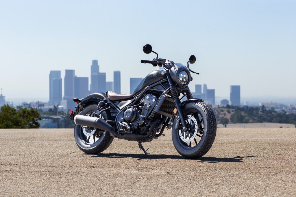 a static photo of the 2020 Honda Rebel 500 with a city scape in the background.