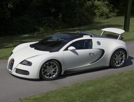 Watch How Much Faster a Bugatti Chiron Is Than a Bugatti Veyron; It’s Hard to Believe
