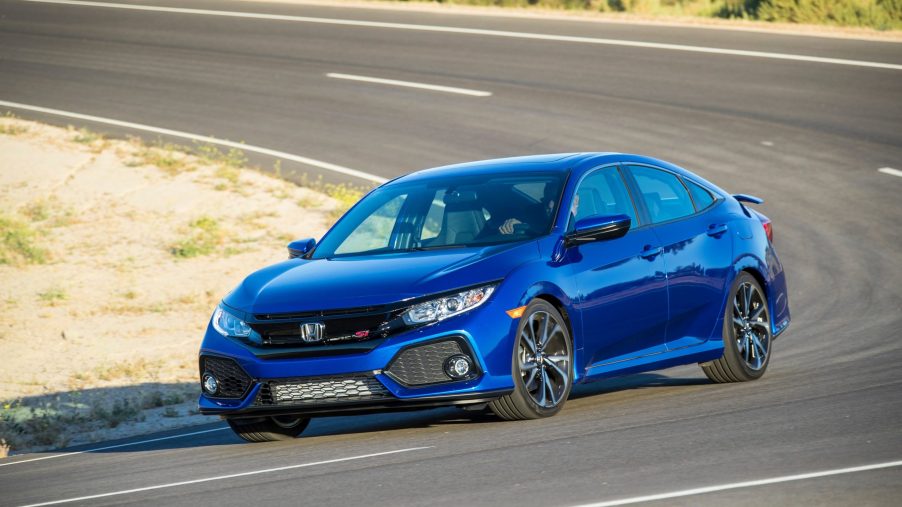 The 2019 Civic Si on a twisty road shot from the front 3/4