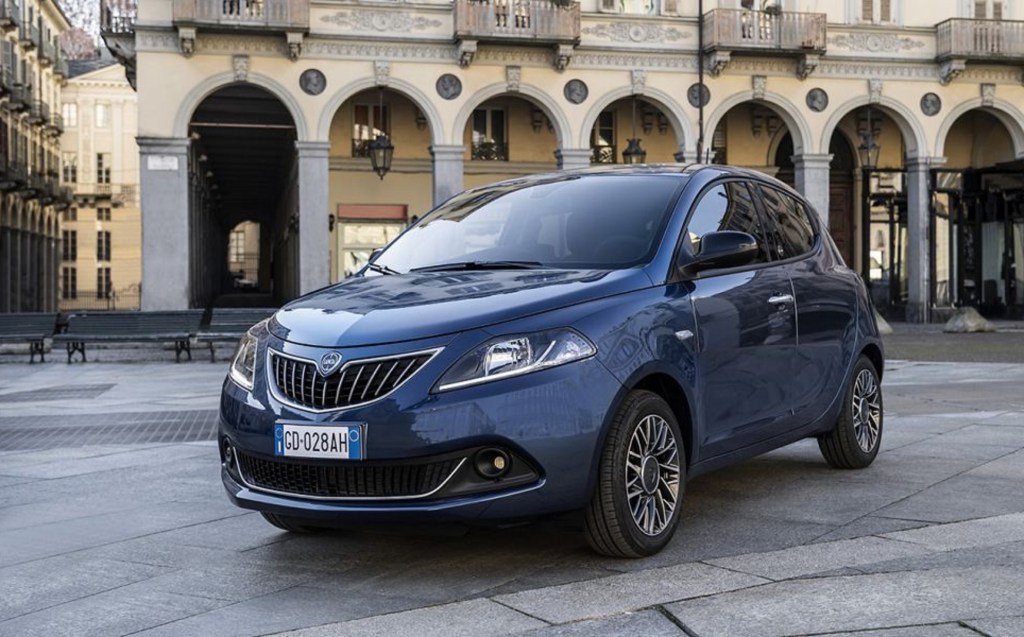 A blue 2021 Lancia Ypsilon EcoChic parked in an Italian city square