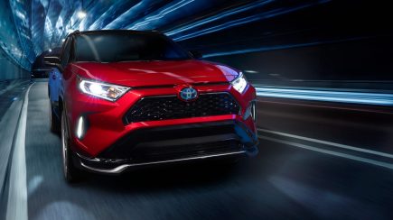 What Comes With a 2021 Toyota RAV4 Prime SE Base Model?