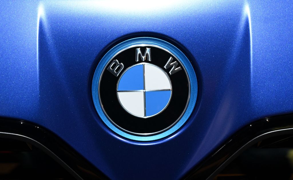 BMW logo on the front of a blue car.