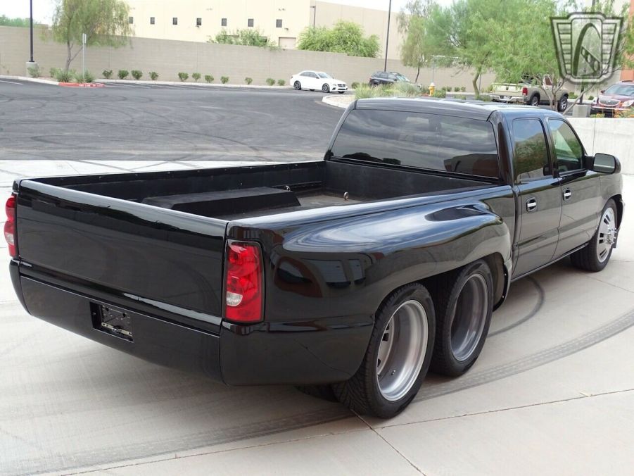 For Serious Hauling You Need This 10-Wheel Dual-Dually Escalade Pickup