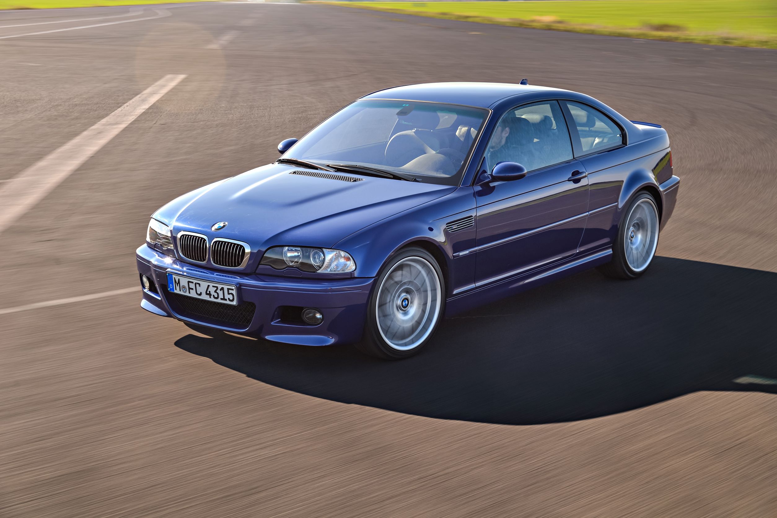 A blue E46 BMW M3 Competition going around a racetrack