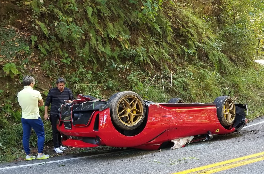 Ferrari 488 Pista crash 