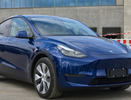 Terrifying Armed Robbery Recorded by Woman’s Tesla Model Y Sentry Mode, Suspect Still at Large