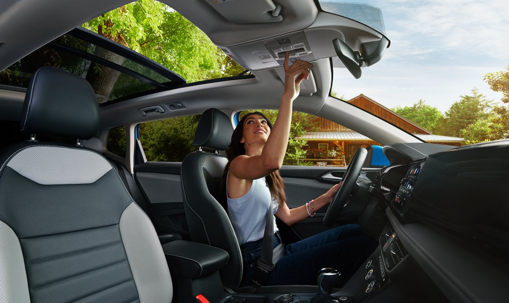 2022 Volkswagen Taos interior