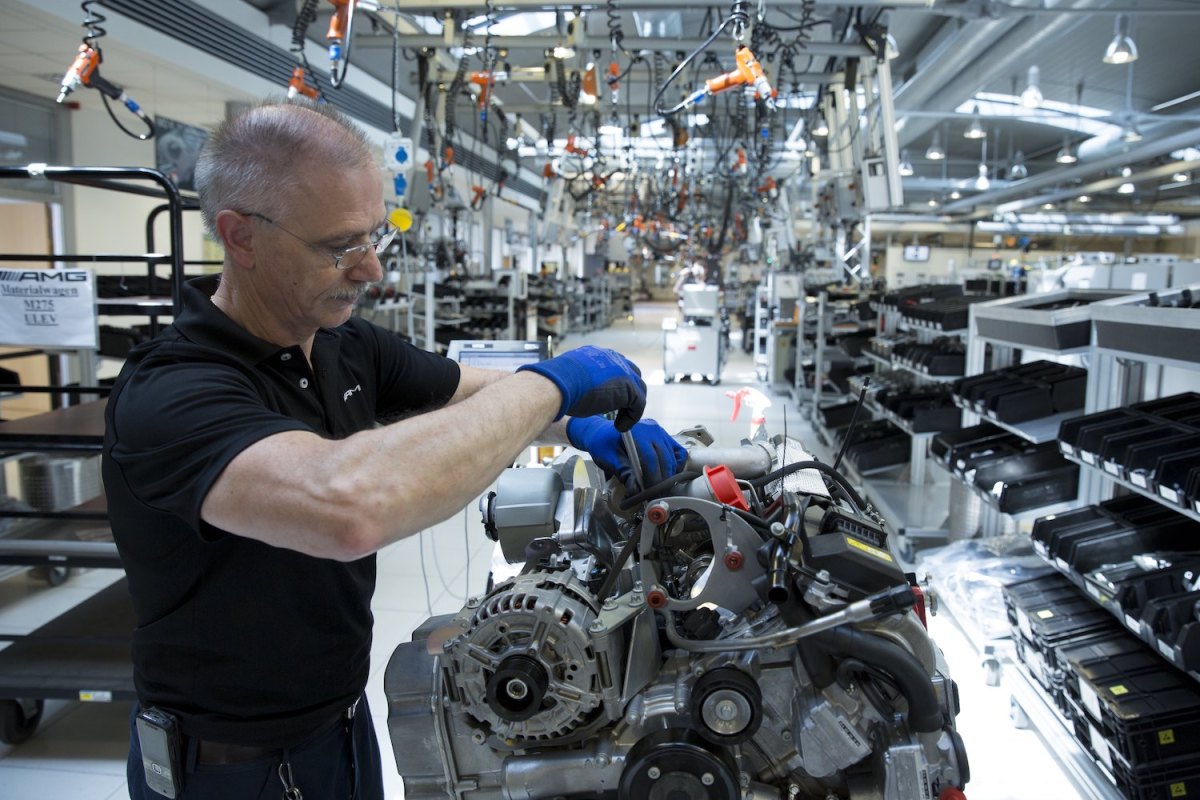 Mercedes-AMG engineer hand-building an M275 6 litre V12 biturbo engine