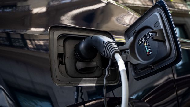 Do All Electric Cars Use the Same Kind of Charger?