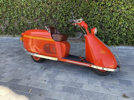 This Honda-Powered 1947 Salsbury Scooter on Bring a Trailer Just Sold for $24,000