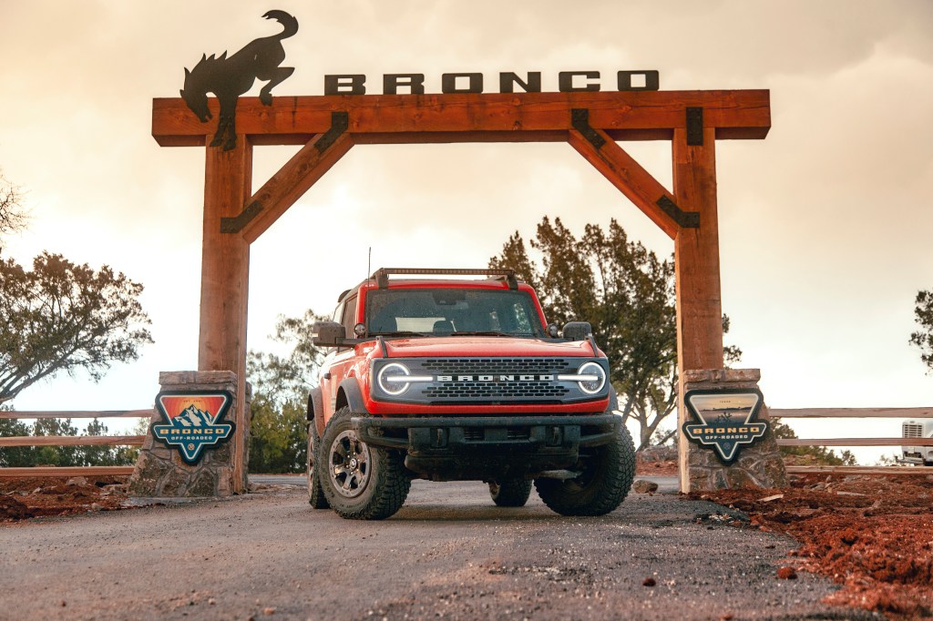 2022 Ford Bronco. The Bronco hardtop roof problem finally has a fix.