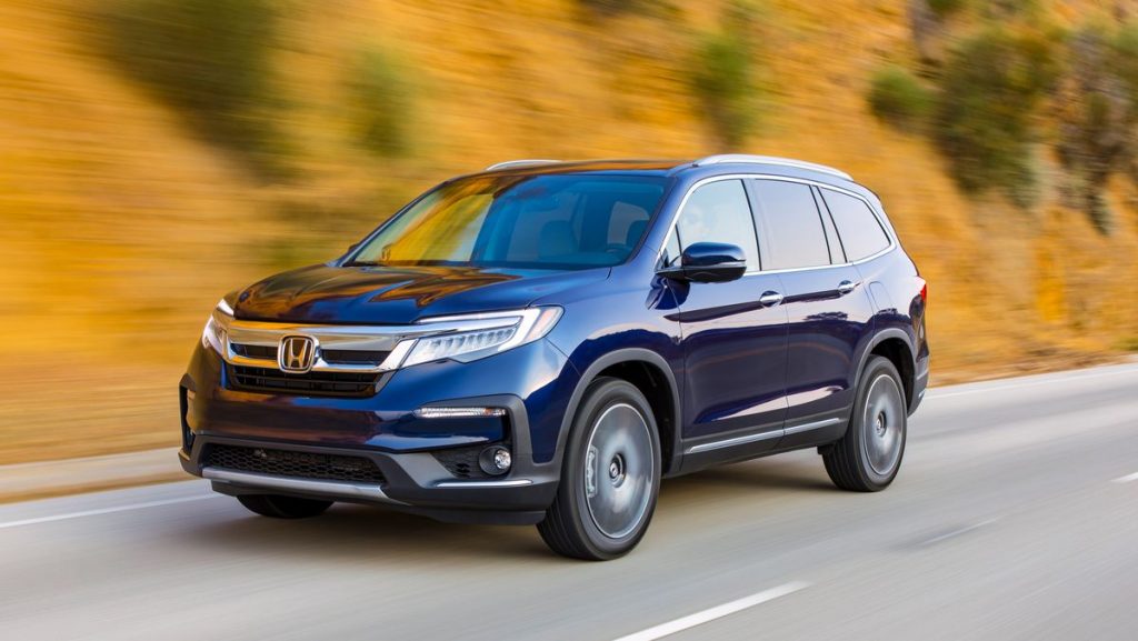 What Comes With a 2022 Honda Pilot Touring AWD SUV?