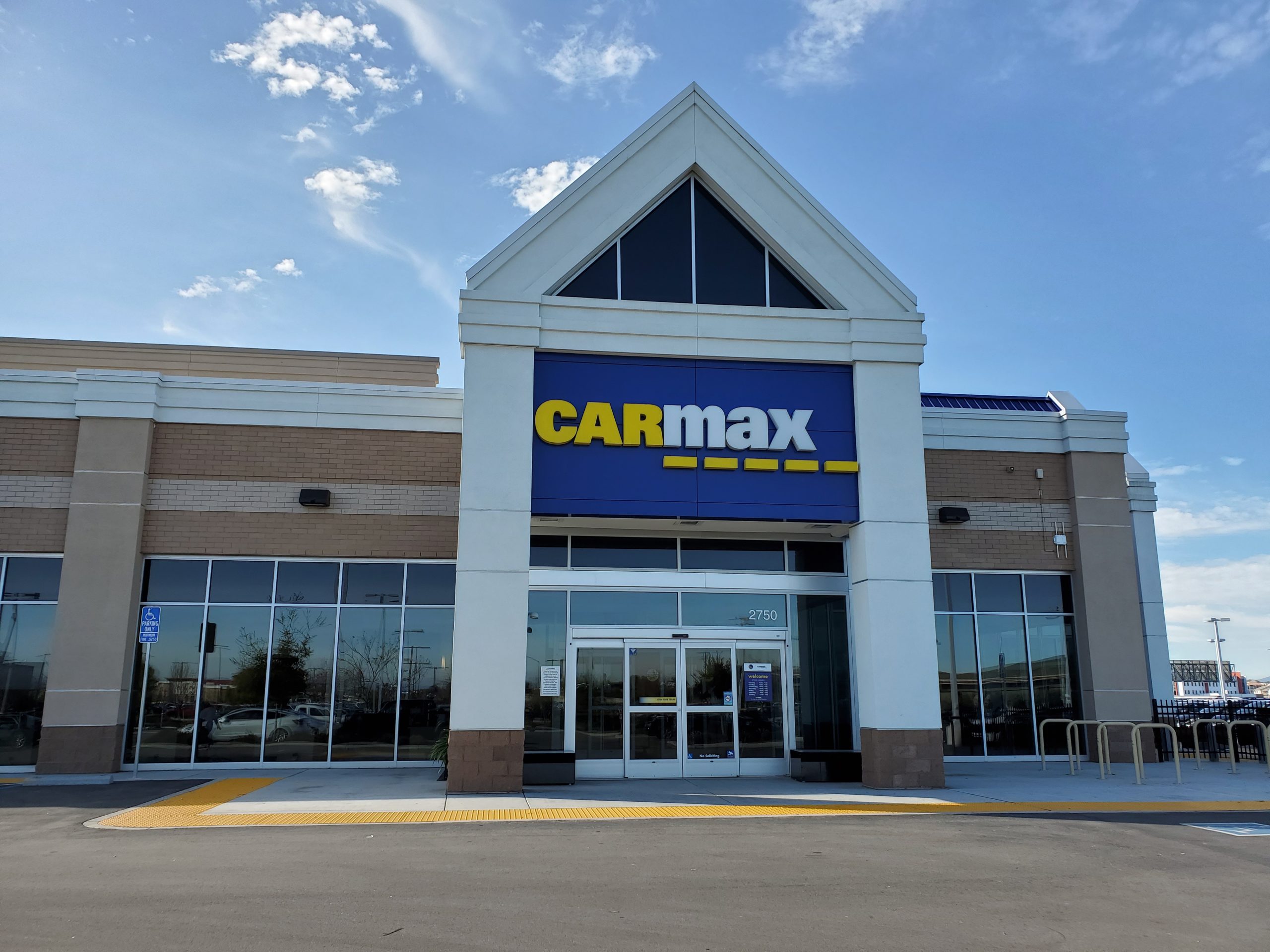 Carmax used car dealership
