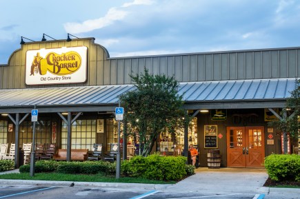 Can You Park Your RV Overnight at a Cracker Barrel?