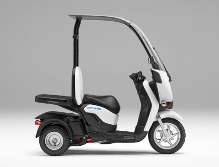 Combine a Motorcycle With a Golf Cart, and You Get the New Honda Gyro Canopy:e