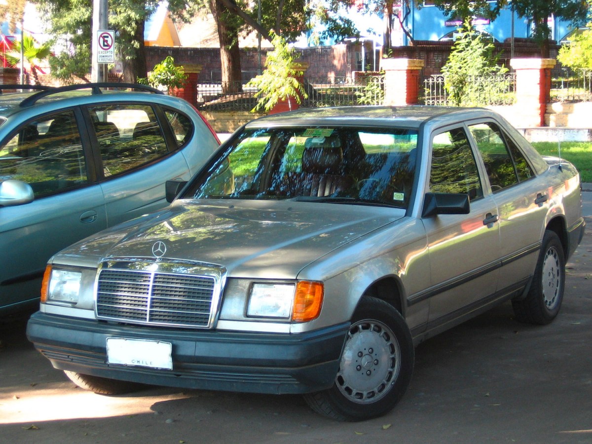 1987 Mercedes-Benz 260 E