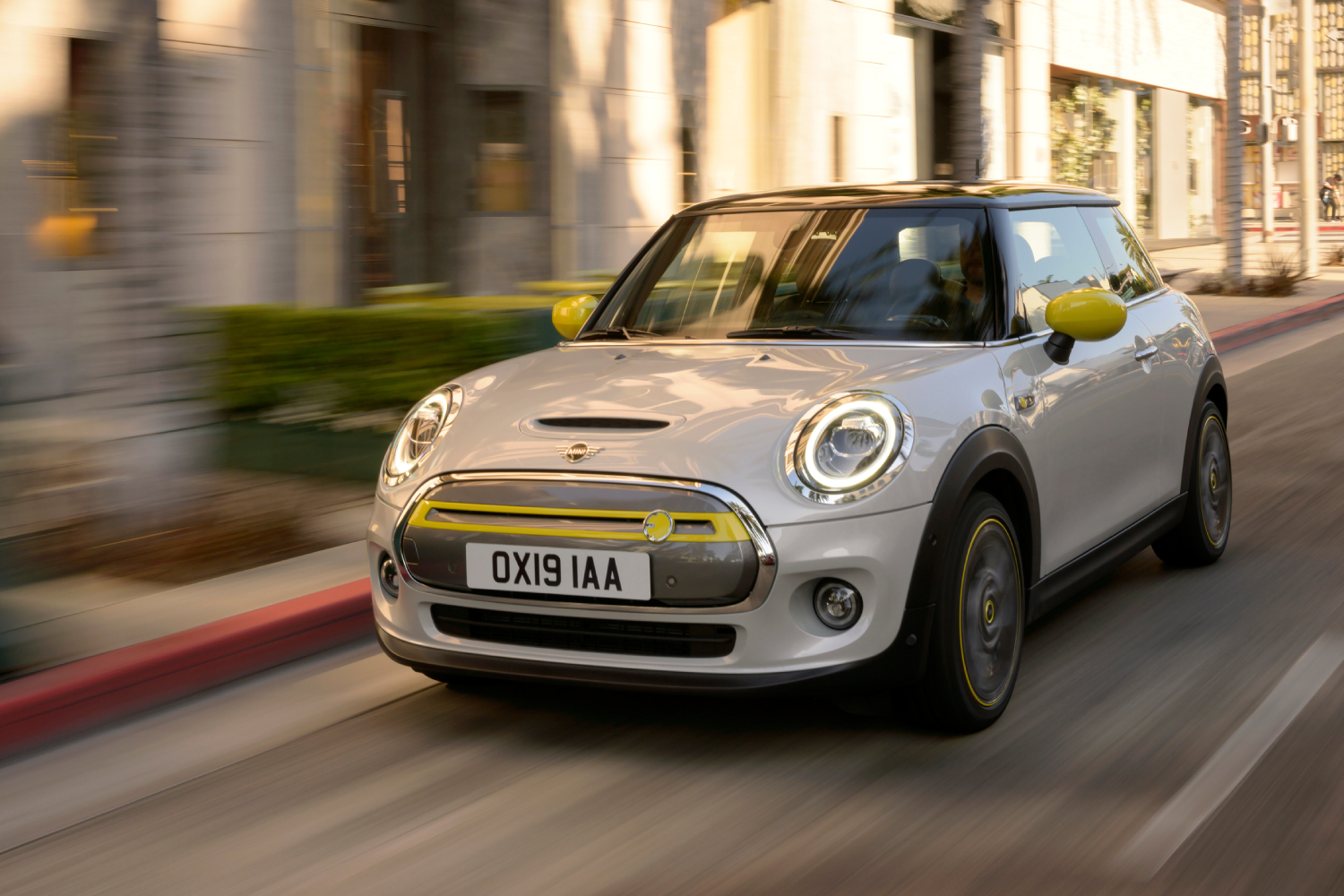 2020 MINI Cooper SE is an Affordable Electric Vehicle and Plug-In Hybrid