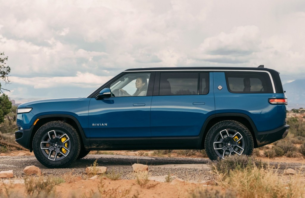 Side view of Rivan Blue 2022 Rivian R1S