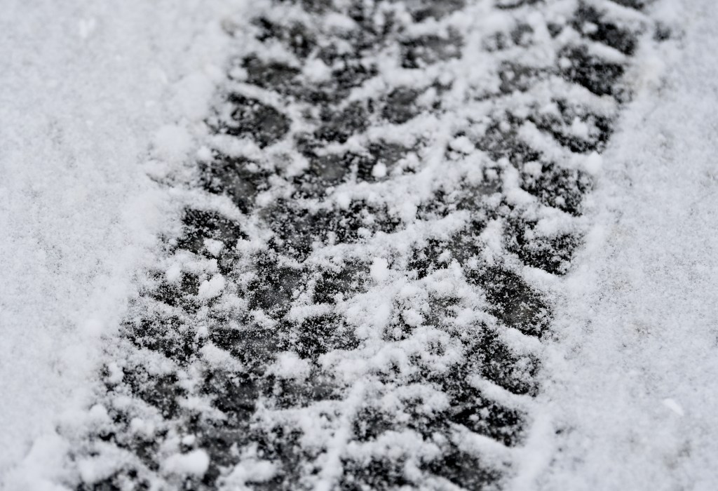 Tire tread in the snow