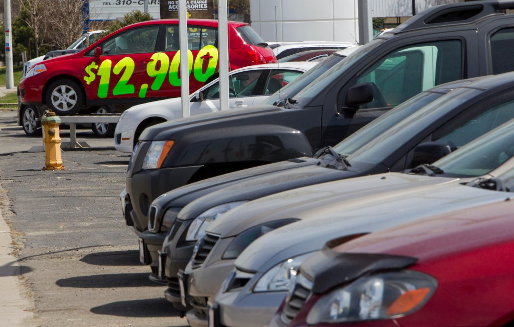 Car signs Lease or Buy at a car dealership