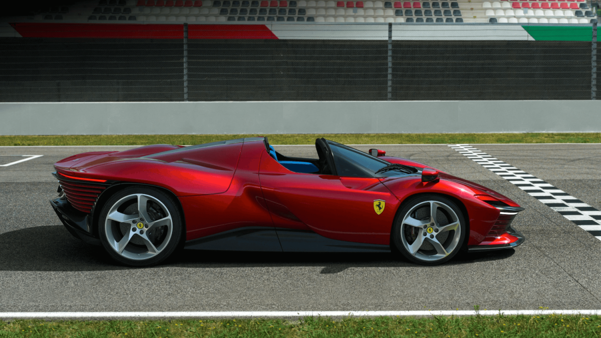 Ferrari Daytona SP3 side view on track