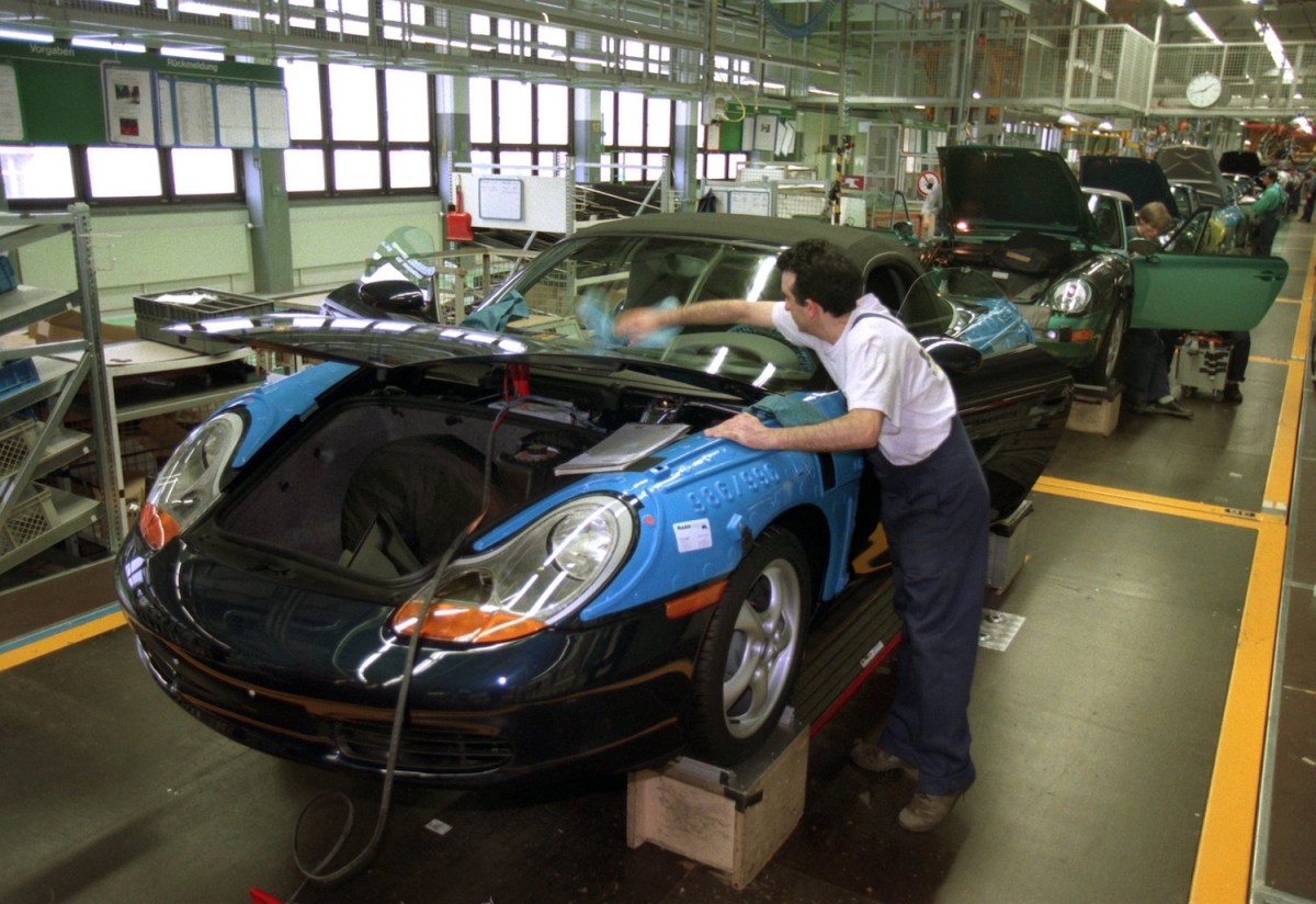 Porsche 986 Boxster assemblyline