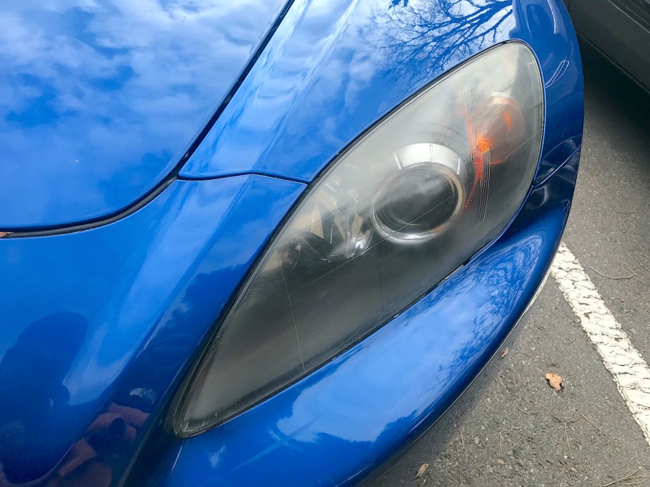 A picture of a headlight on a 2008 Honda S2000