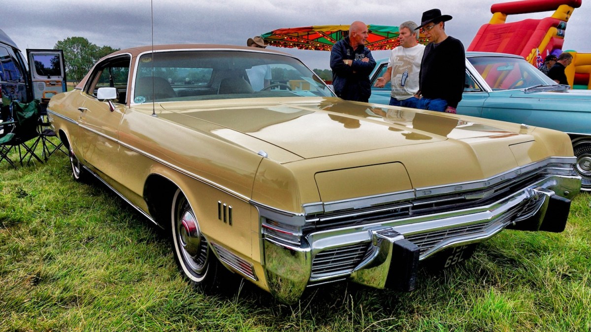 Second-generation Dodge Monaco