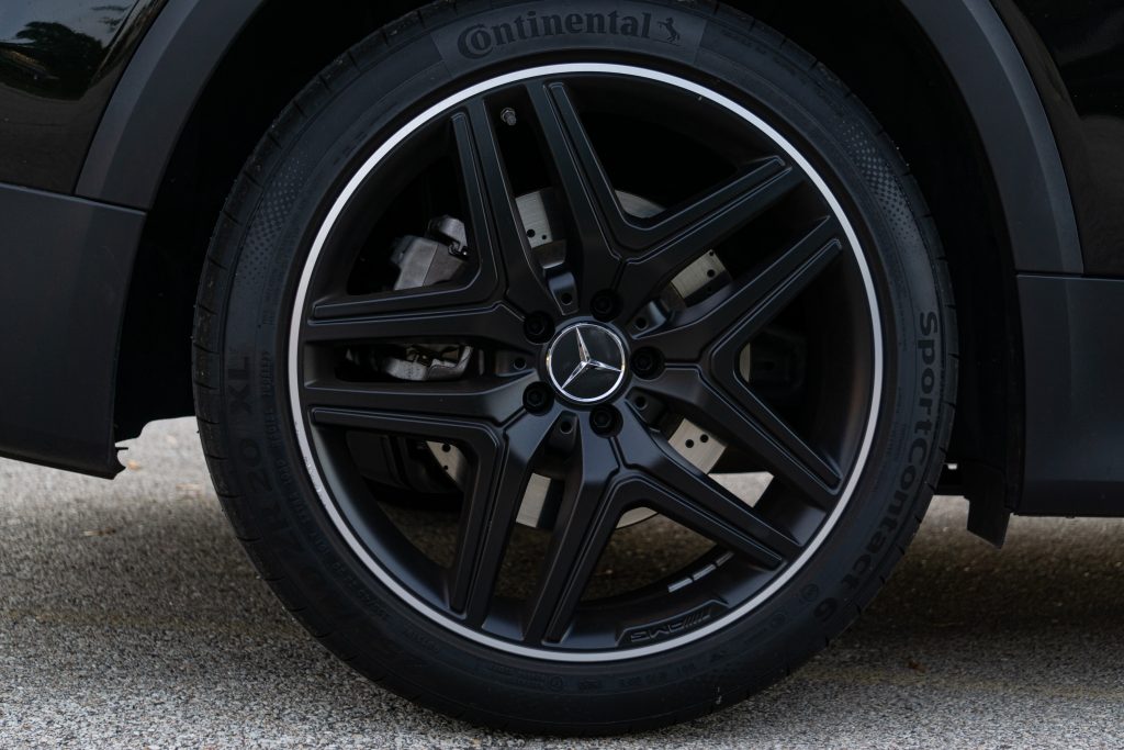 The 2021 Mercedes-AMG GLB 35's optional black 20" rear wheel and brake