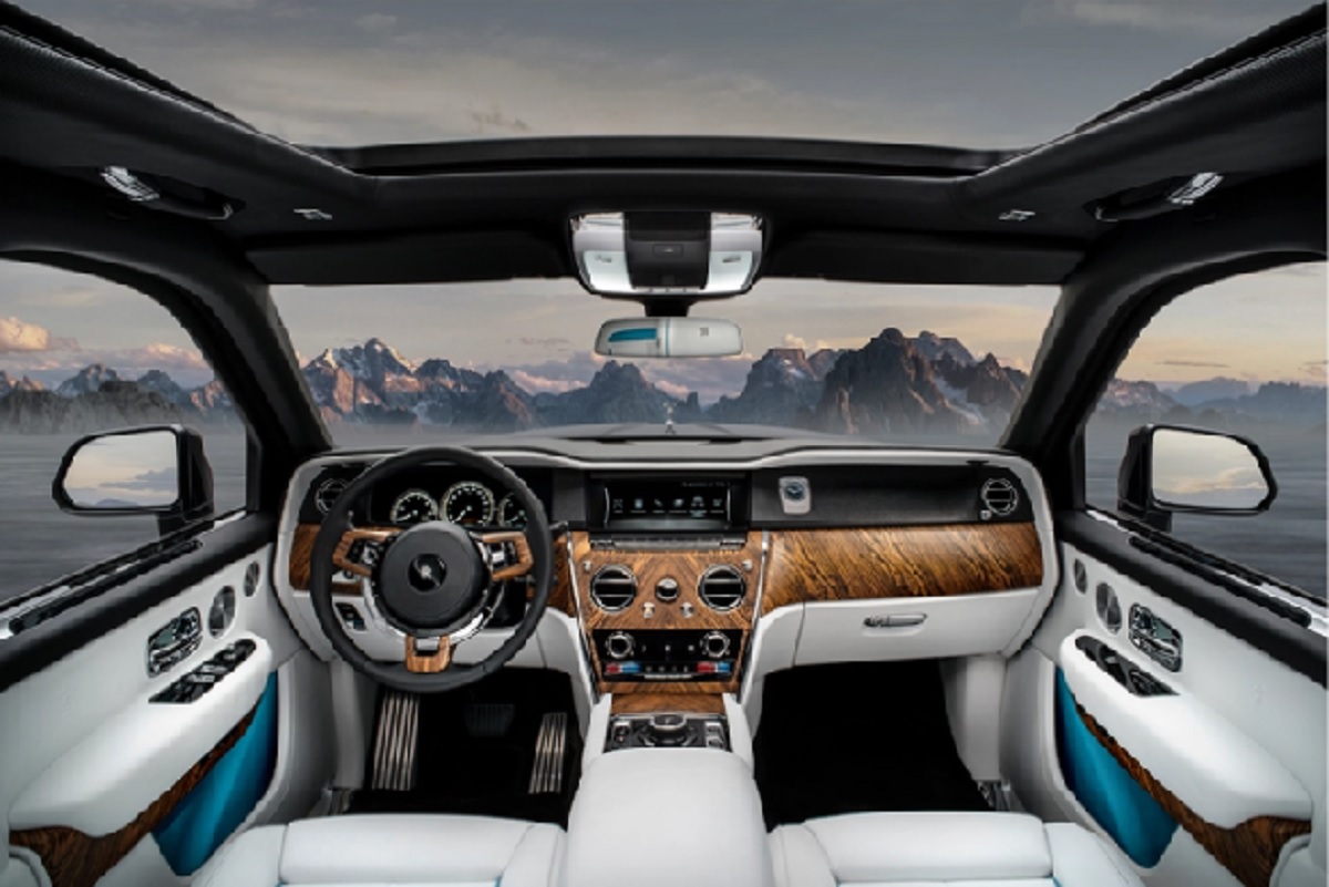 The white and wood interior of the 2022 Rolls-Royce Cullinan.