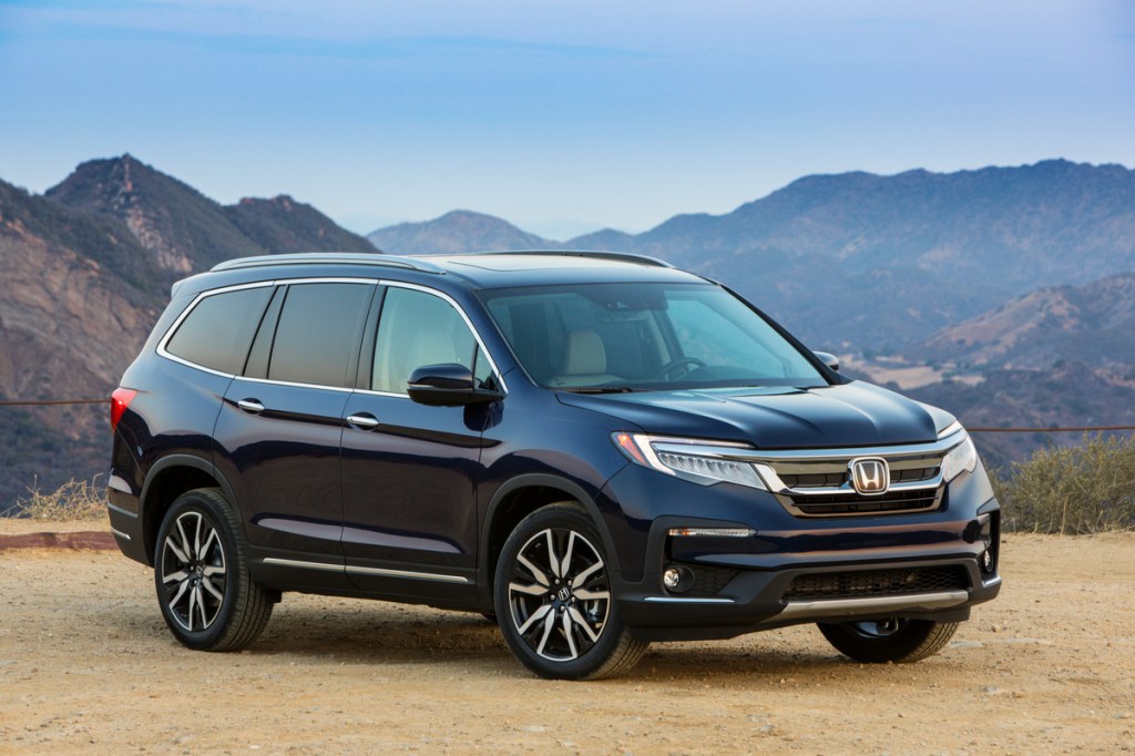 A navy blue 2022 Honda Pilot Elite, an SUV that can fit a bike without other accomodations.