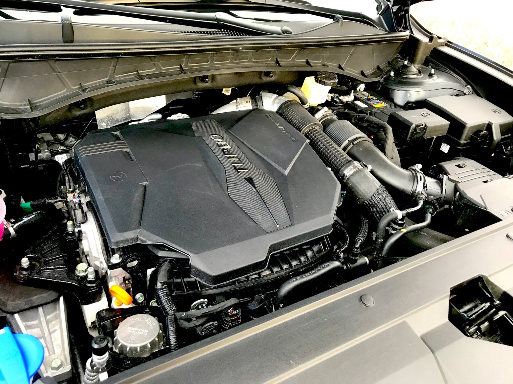 a shot of the 2022 Hyundai Santa Cruz's turbo 2.5-liter engine